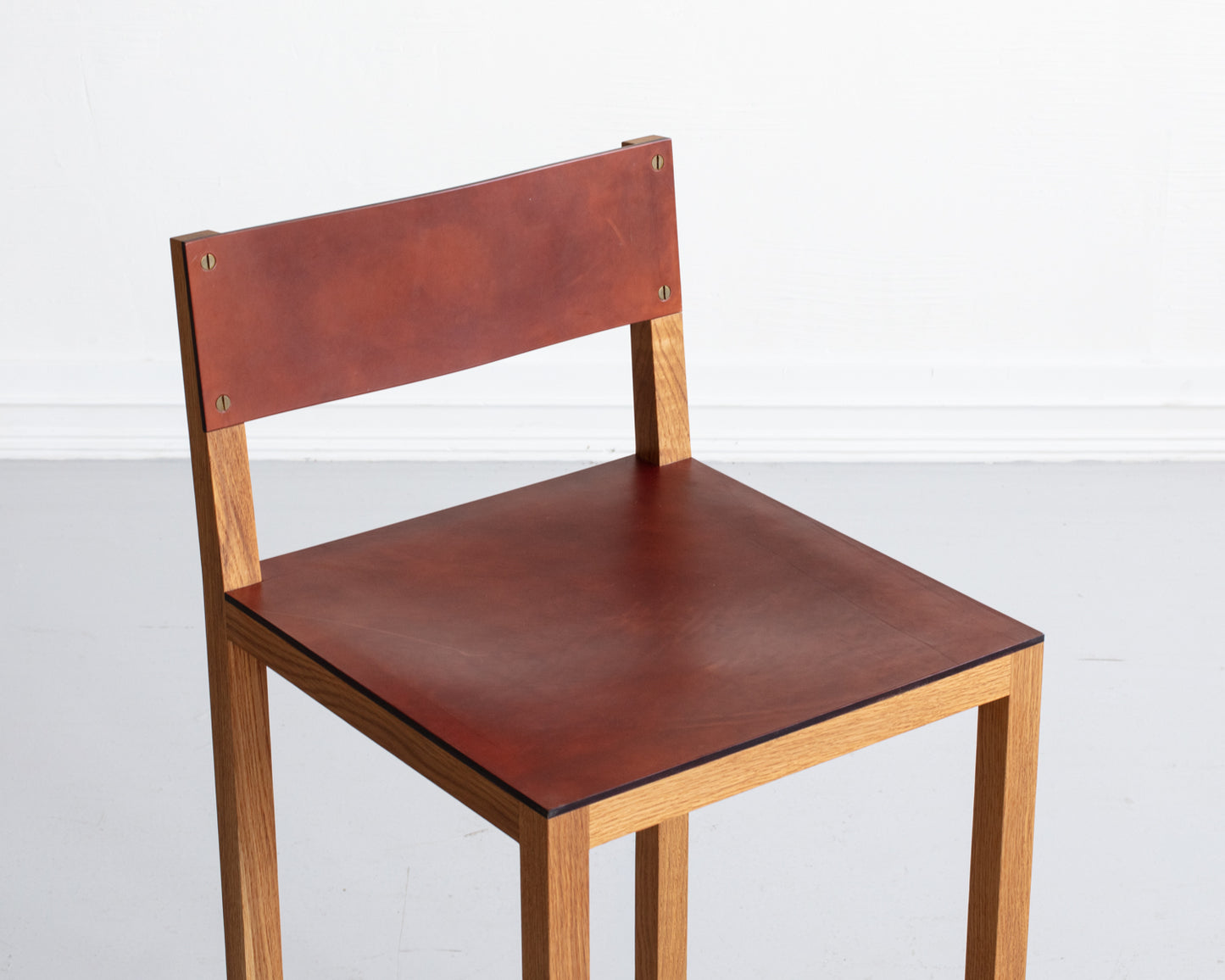 SQUARE GUEST BAR STOOL - NATURAL OAK, NATURAL MULLED LEATHER