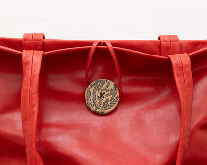 LEATHER PURSE WITH CERAMIC BUTTON (ED. 1/7)
