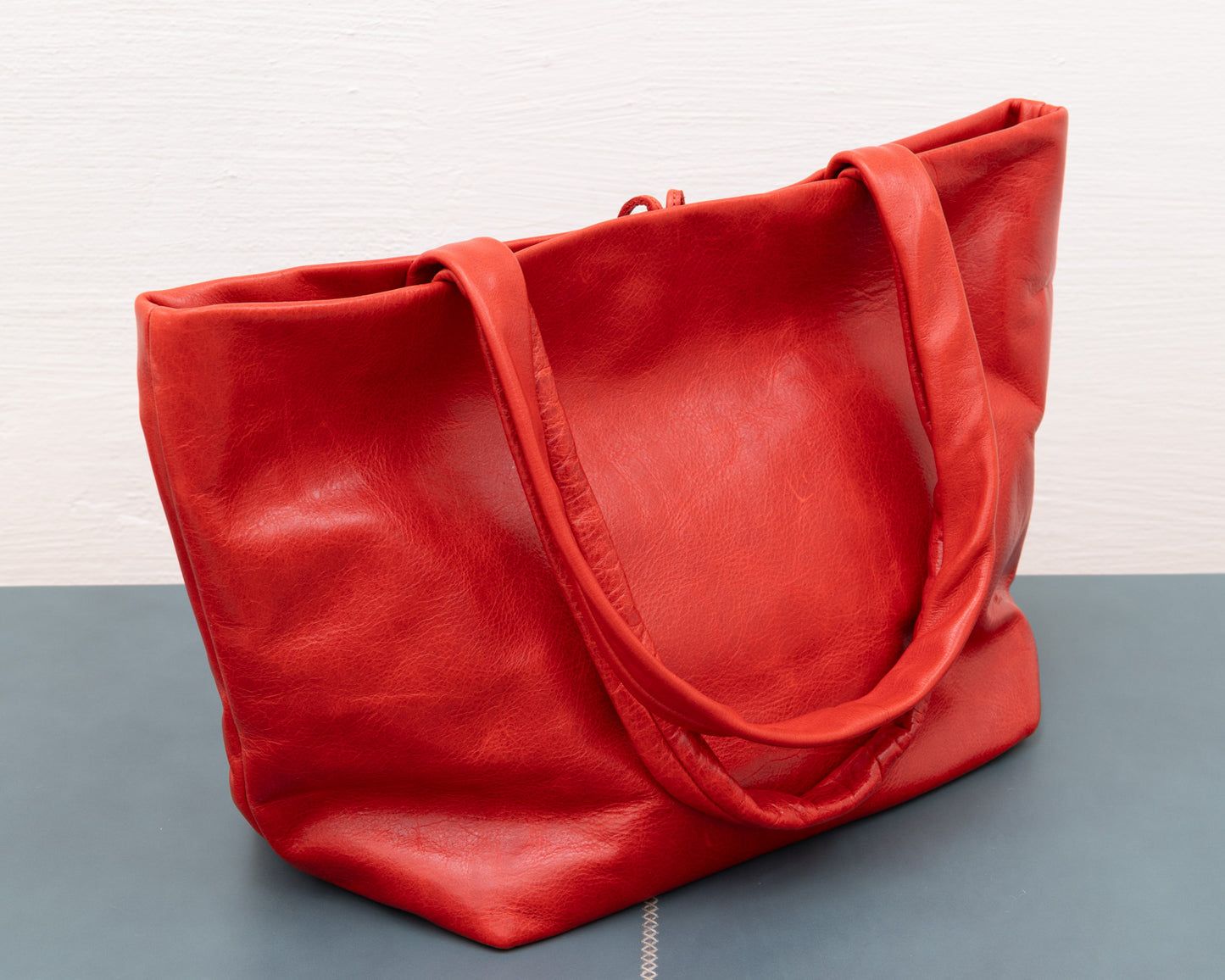 LEATHER PURSE WITH CERAMIC BUTTON (ED. 1/7)