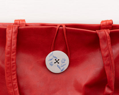 LEATHER PURSE WITH CERAMIC BUTTON (ED. 2/7)