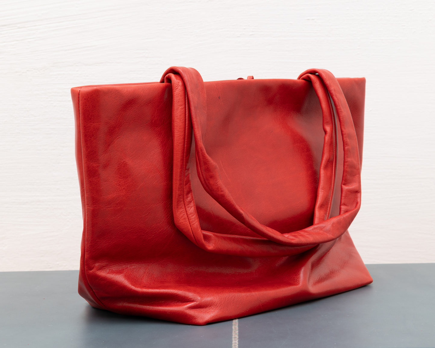 LEATHER PURSE WITH CERAMIC BUTTON (ED. 2/7)