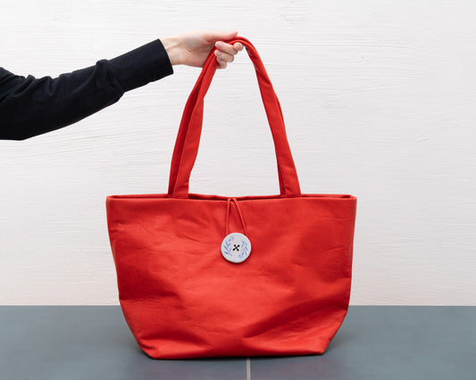 LEATHER PURSE WITH CERAMIC BUTTON (ED. 3/7)