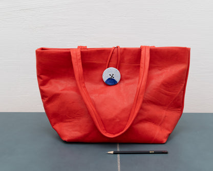 LEATHER PURSE WITH CERAMIC BUTTON (ED. 4/7)