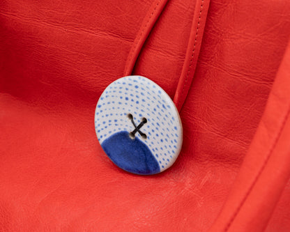 LEATHER PURSE WITH CERAMIC BUTTON (ED. 4/7)