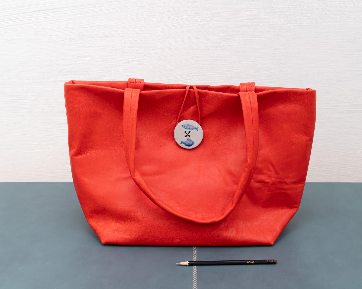 LEATHER PURSE WITH CERAMIC BUTTON (ED. 5/7)