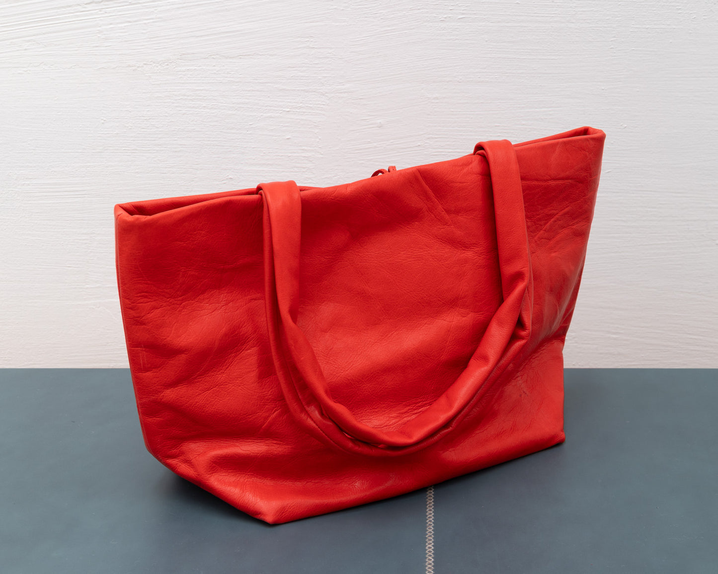 LEATHER PURSE WITH CERAMIC BUTTON (ED. 5/7)