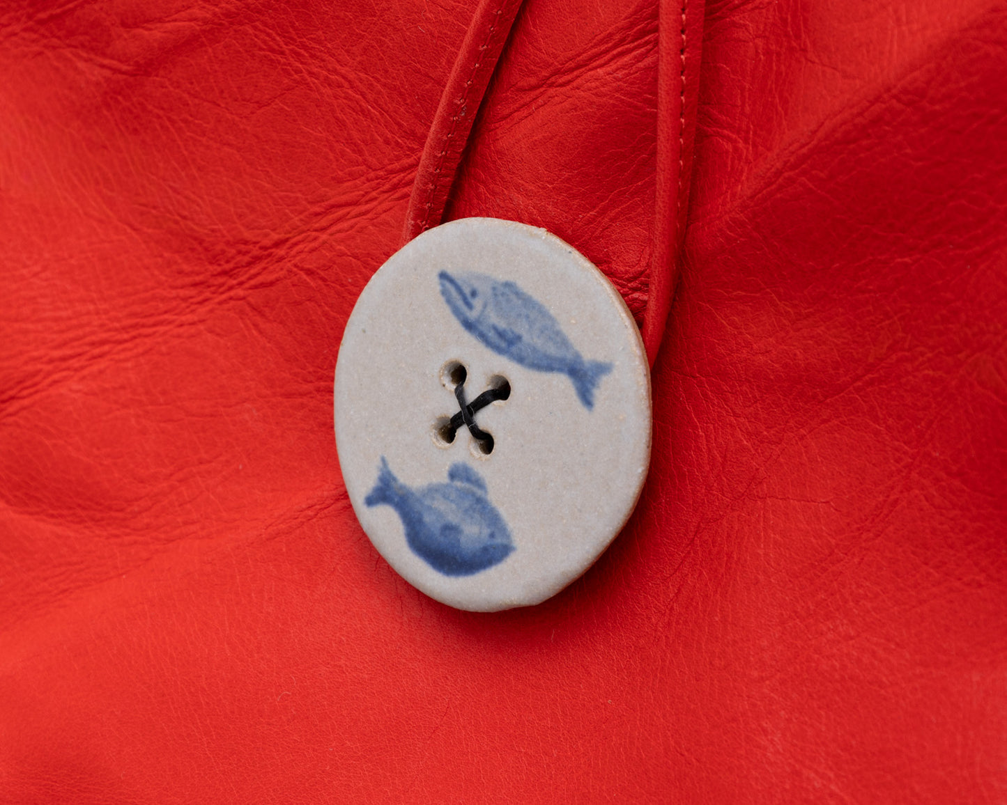 LEATHER PURSE WITH CERAMIC BUTTON (ED. 5/7)