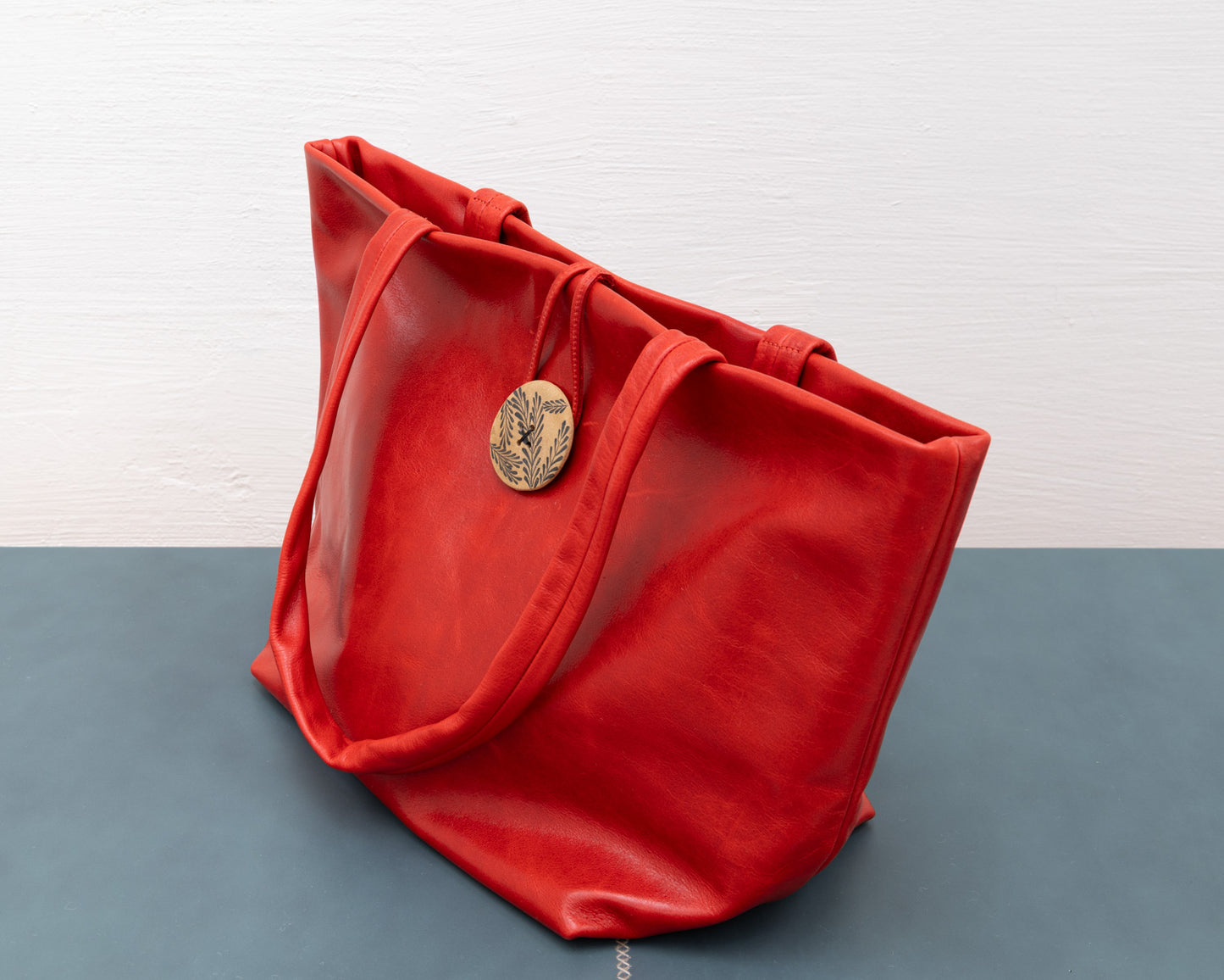 LEATHER PURSE WITH CERAMIC BUTTON (ED. 6/7)