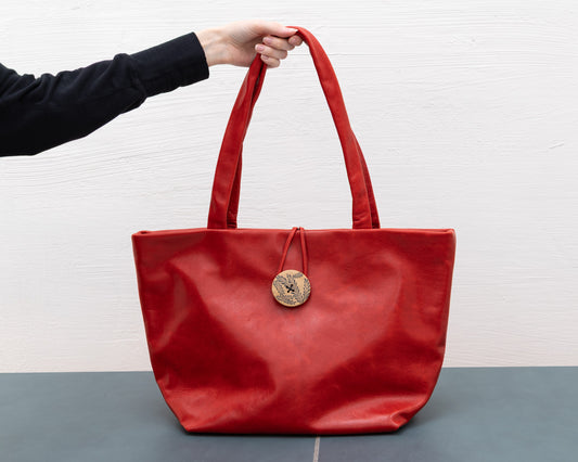 LEATHER PURSE WITH CERAMIC BUTTON (ED. 6/7)