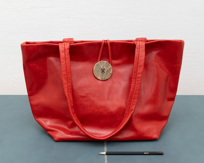 LEATHER PURSE WITH CERAMIC BUTTON (ED. 7/7)