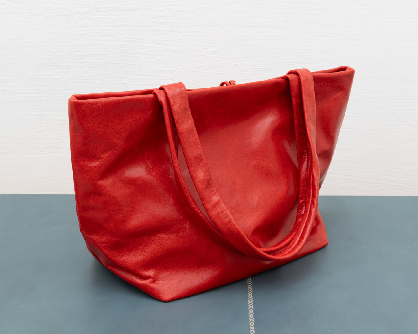 LEATHER PURSE WITH CERAMIC BUTTON (ED. 7/7)