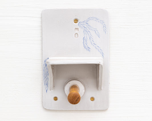 CERAMIC TOILET PAPER HOLDER