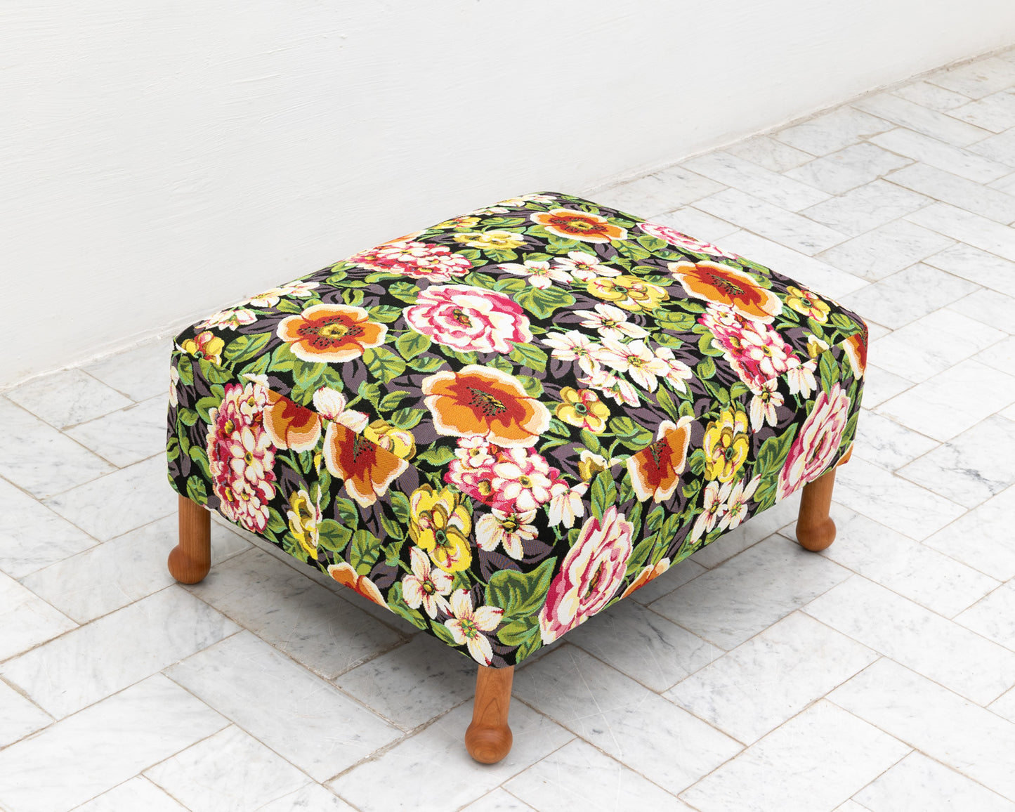 MABEL OTTOMAN - 30", BDDW FABRIC #340, CHERRY FEET