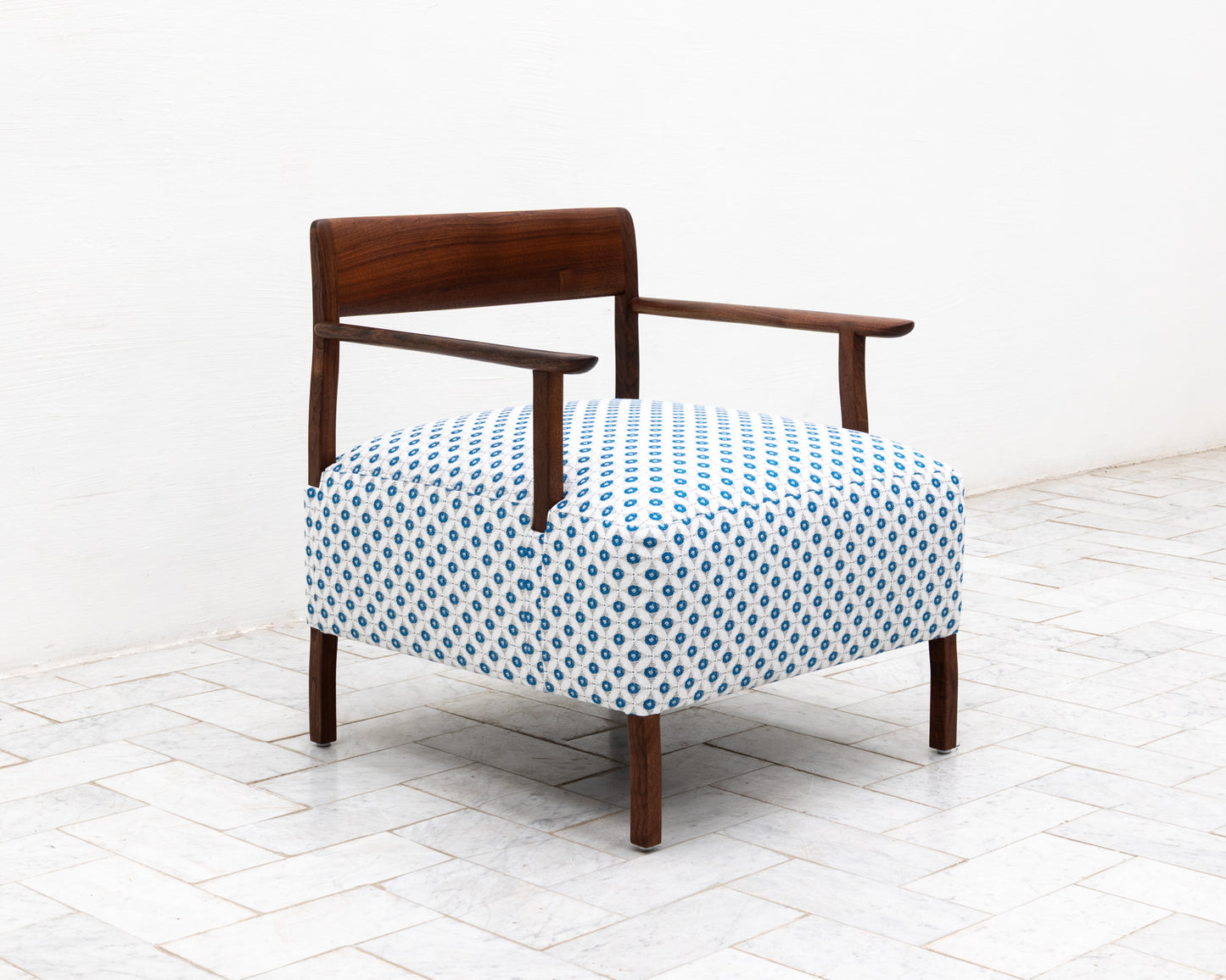 BERIN CLUB CHAIR - BDDW FABRIC #273, CLARO WALNUT