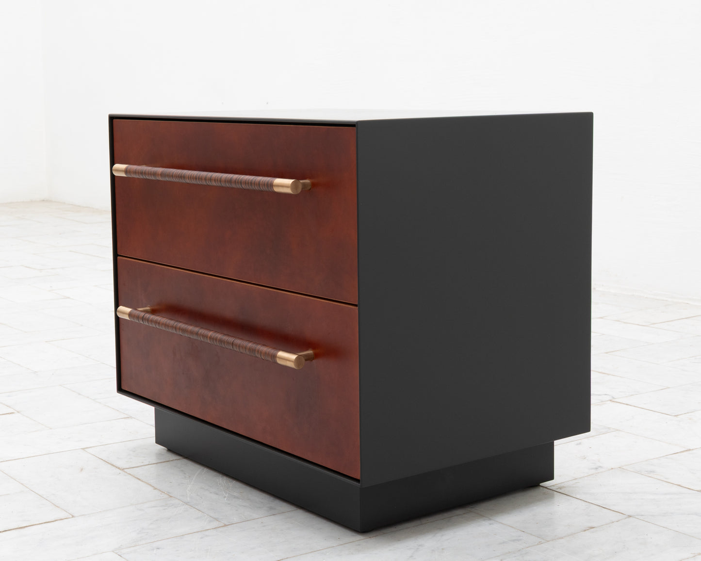 MAPPER SIDE TABLE - 25" L, GRAPHITE LACQUER EXTERIOR, NATURAL MULLED LEATHER FACES