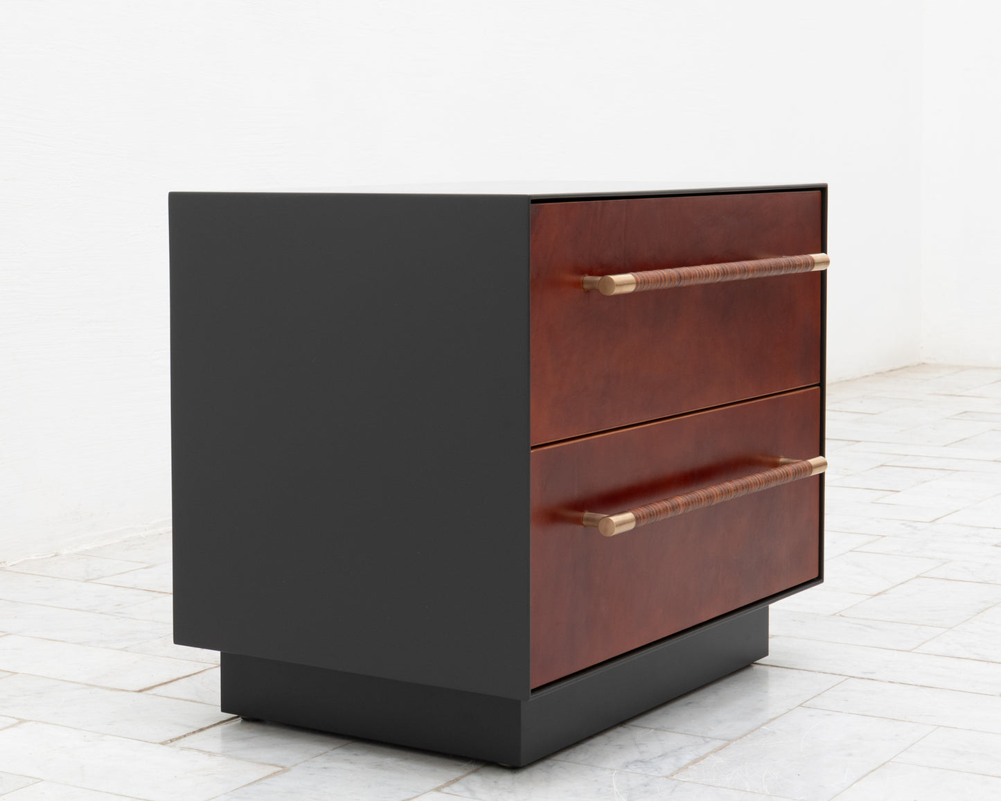MAPPER SIDE TABLE - 25" L, GRAPHITE LACQUER EXTERIOR, NATURAL MULLED LEATHER FACES