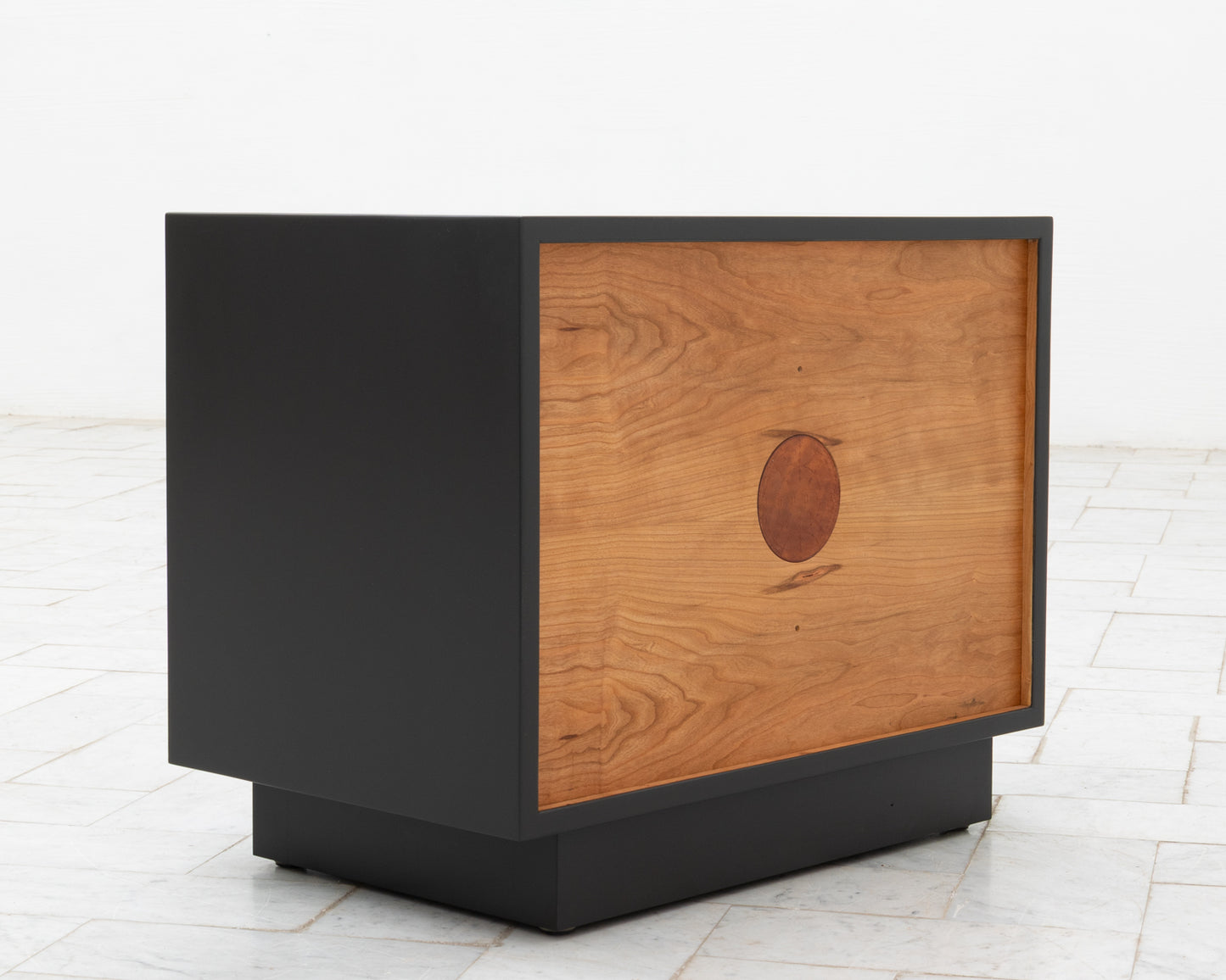 MAPPER SIDE TABLE - 25" L, GRAPHITE LACQUER EXTERIOR, NATURAL MULLED LEATHER FACES