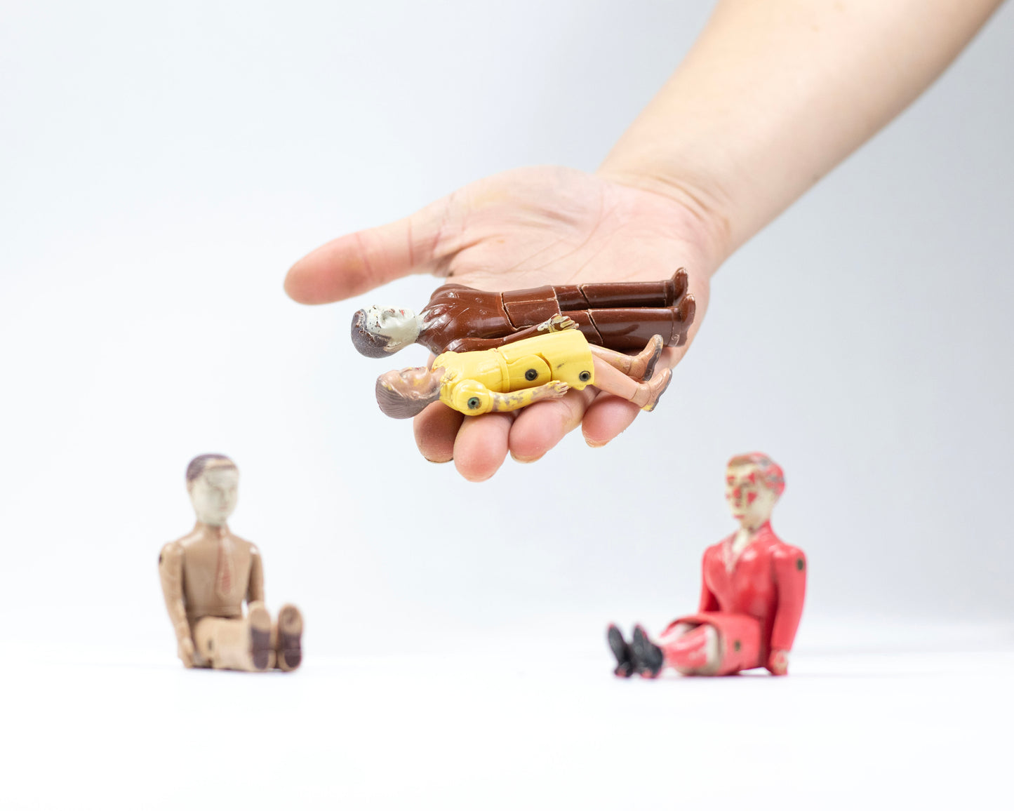 VINTAGE MID-CENTURY RENWAL JOINTED DOLLHOUSE FIGURES