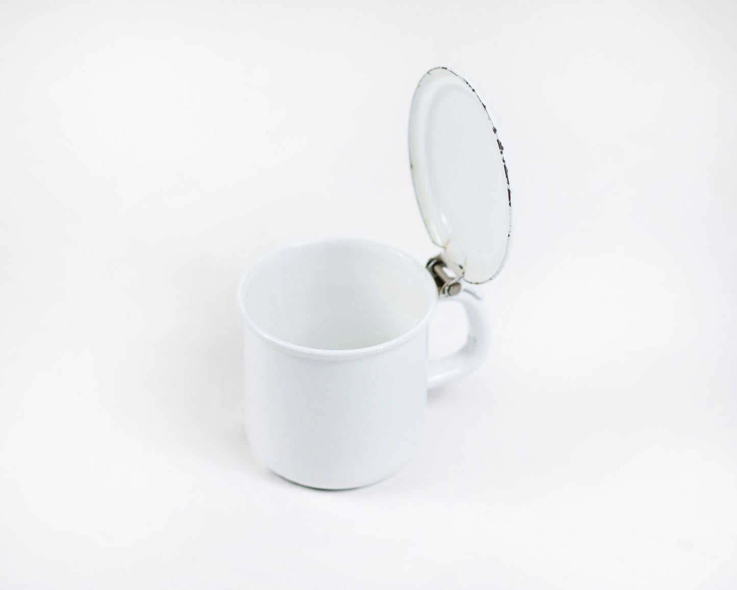 VINTAGE 1950S WHITE ENAMELWARE PERSONAL SPITTOON WITH LID