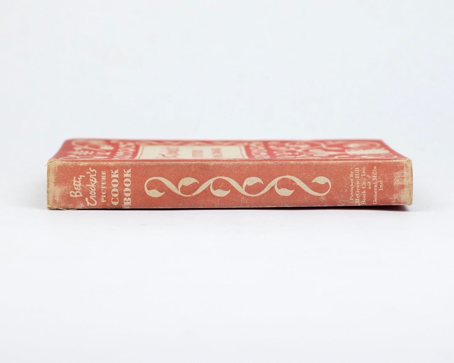 VINTAGE 1950 FIRST EDITION COPY OF "BETTY CROCKER'S PICTURE COOK BOOK"