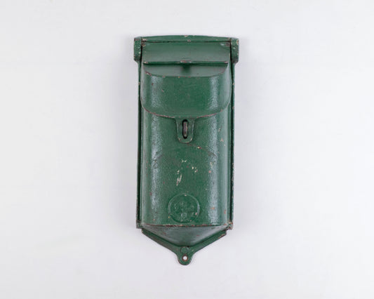 VINTAGE 1920S-30S GRISWOLD CAST IRON MAILBOX
