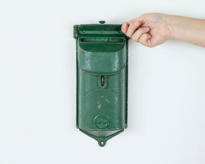 VINTAGE 1920S-30S GRISWOLD CAST IRON MAILBOX