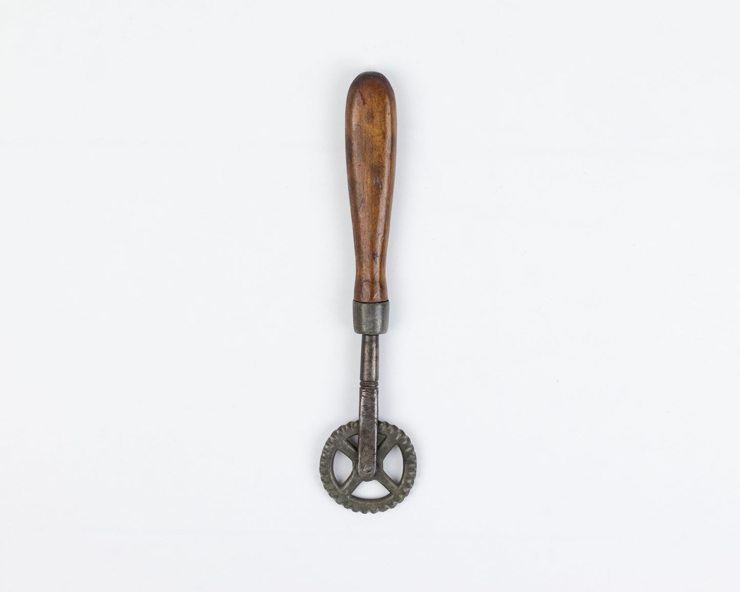 VINTAGE METAL JAGGING WHEEL