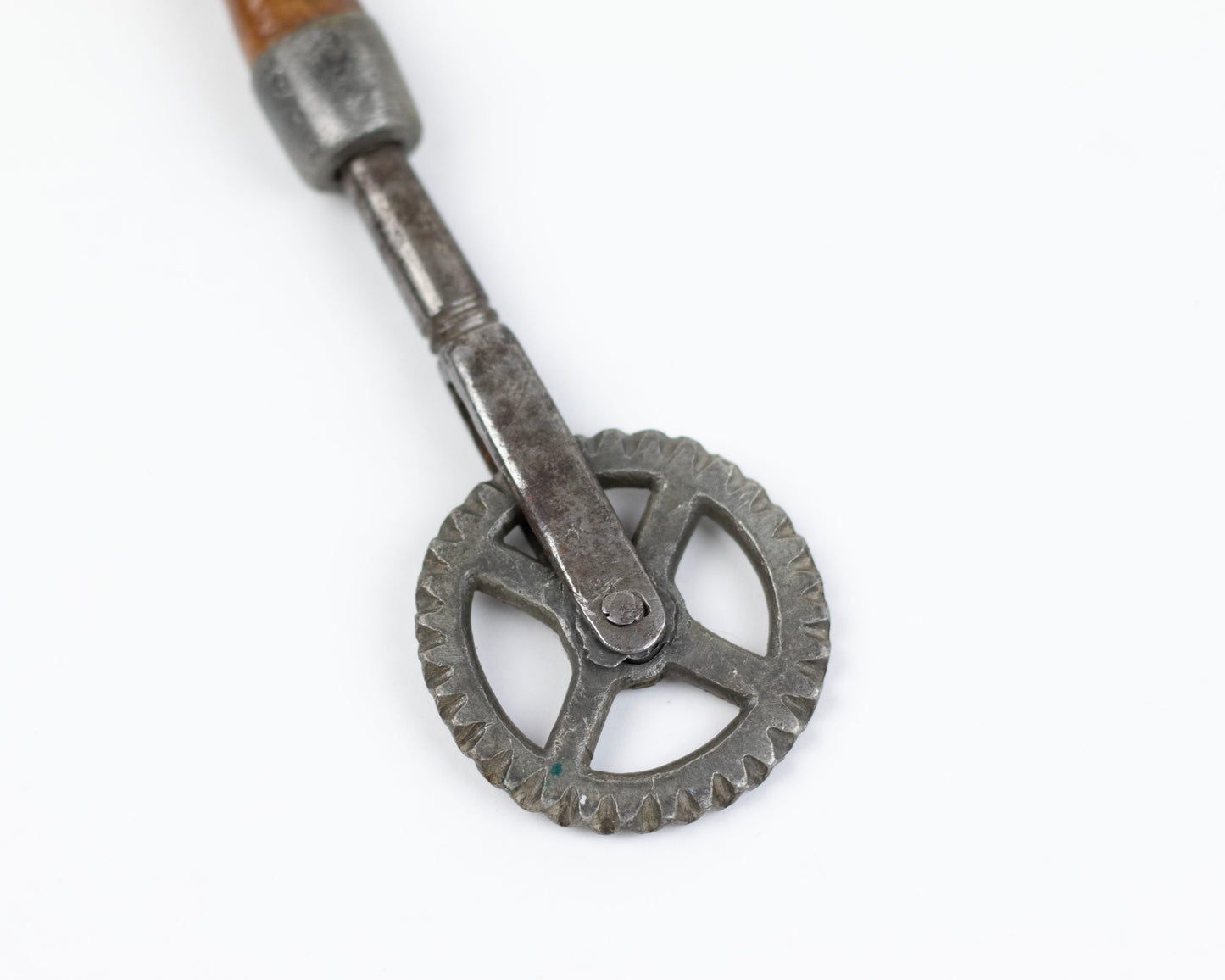 VINTAGE METAL JAGGING WHEEL