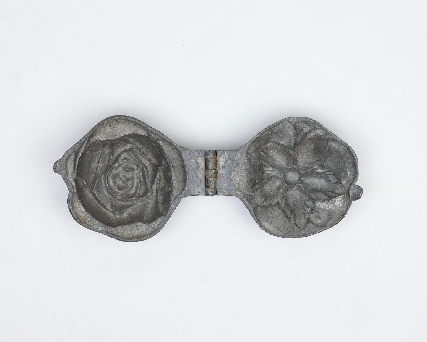 VINTAGE EPPELSHEIMER & CO. PEWTER FLOWER MOLD