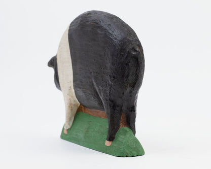 VINTAGE CARVED WOODEN HAMPSHIRE PIG FIGURINE
