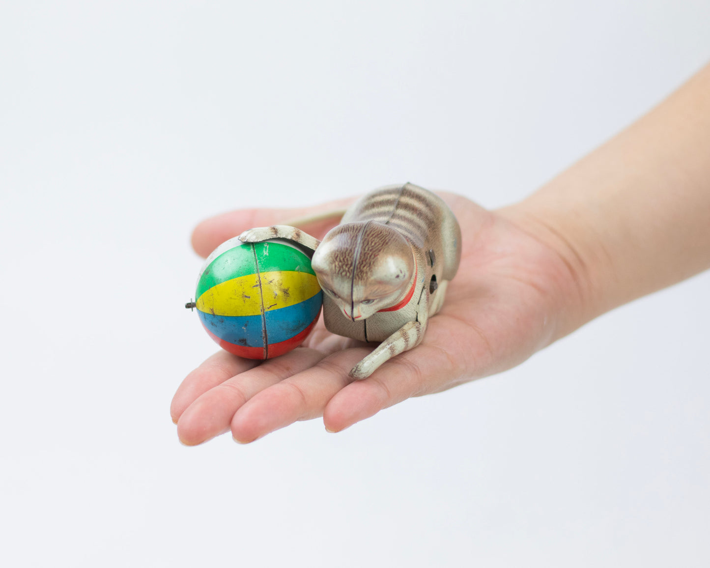 VINTAGE MID-CENTURY CAT WITH BALL TIN WIND-UP TOY - NO KEY